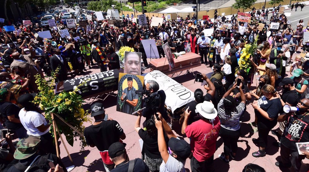 Thousands pay tribute to George Floyd as calls for US police reform grow