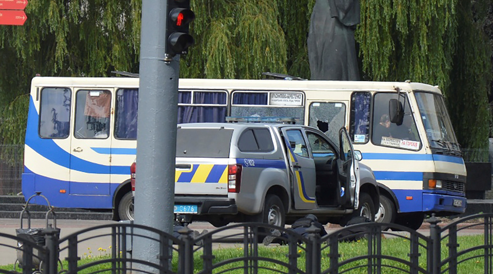 Armed man takes Ukrainian bus passengers hostage