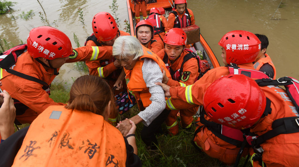 China evacuates thousands after floods threaten villages
