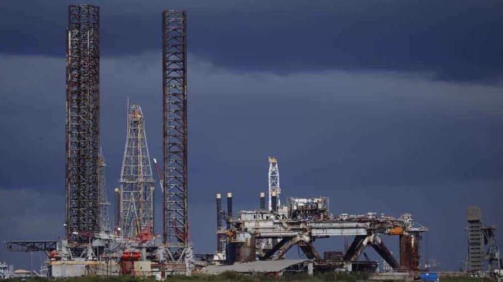 Oil industry shuts platforms, rigs, refineries in Gulf of Mexico ahead of storm 