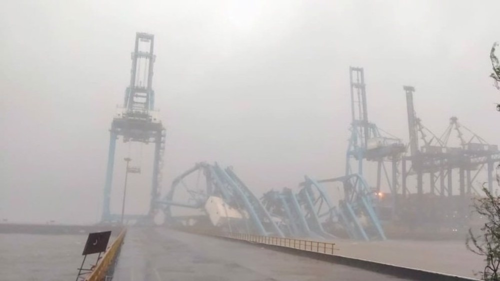 Cranes collapse at India’s biggest container port near Mumbai