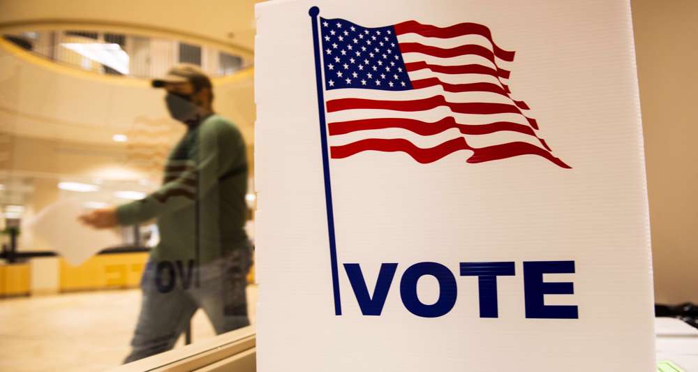US voters cast their ballots early in presidential election