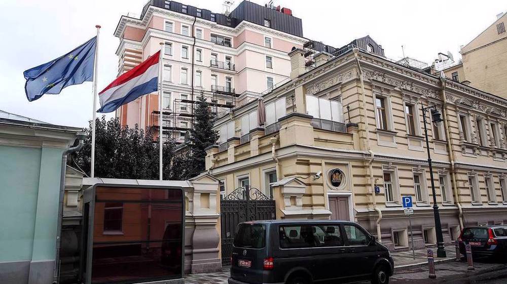 Russia expels two Dutch diplomats in tit-for-tat move