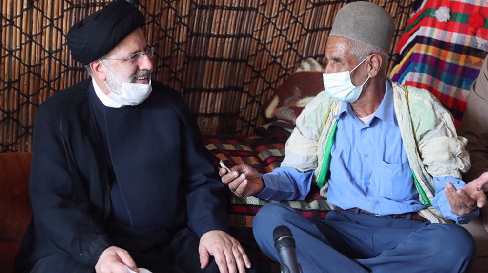 Raeisi talks face-to-face with southwestern Iranian nomads, promises to resolve their problems