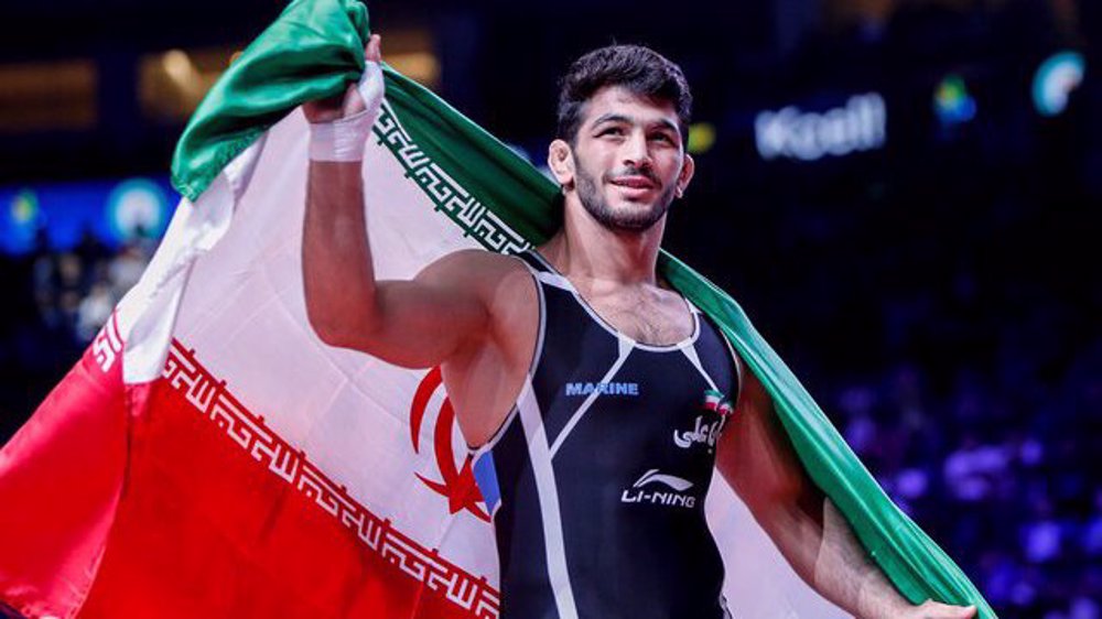  Iran’s Yazdani beats US wrestler to win gold in world championships