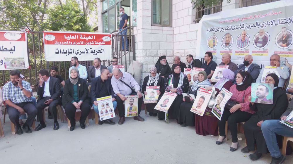 Six Palestinian prisoners on hunger strike to protest against illegal detention