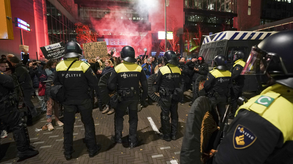 Covid protesters clash with Dutch police in The Hague