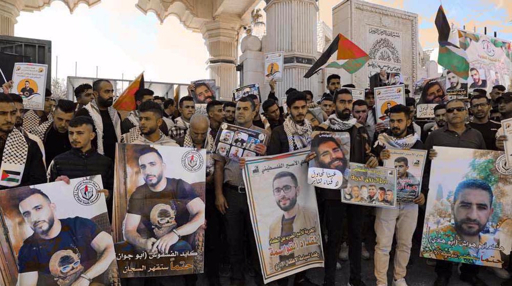 3 Palestinian inmates stop eating meals in support of five long-term hunger strikers
