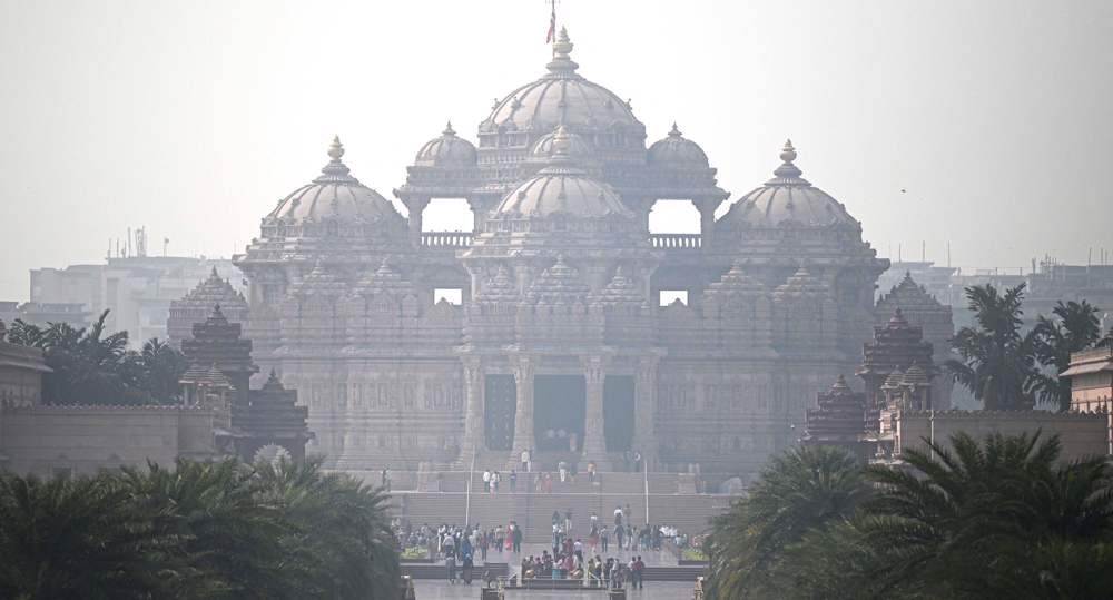 Indian officials impose new lockdown to tackle dangerous levels of air pollution in Delhi