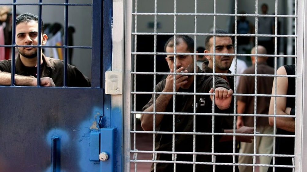 Gazans rally in solidarity with sick Palestinian prisoners in Israeli jails