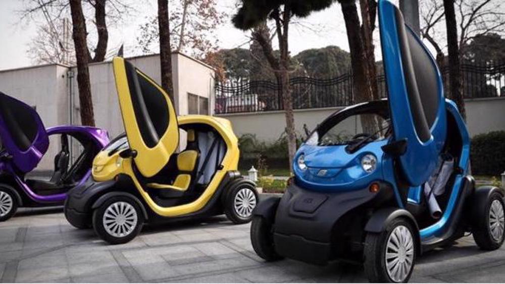 Yuz, first Iran-made electric car, hits streets in Tehran