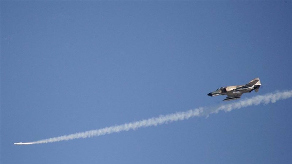 Le F-4 iranien frappe les navires US