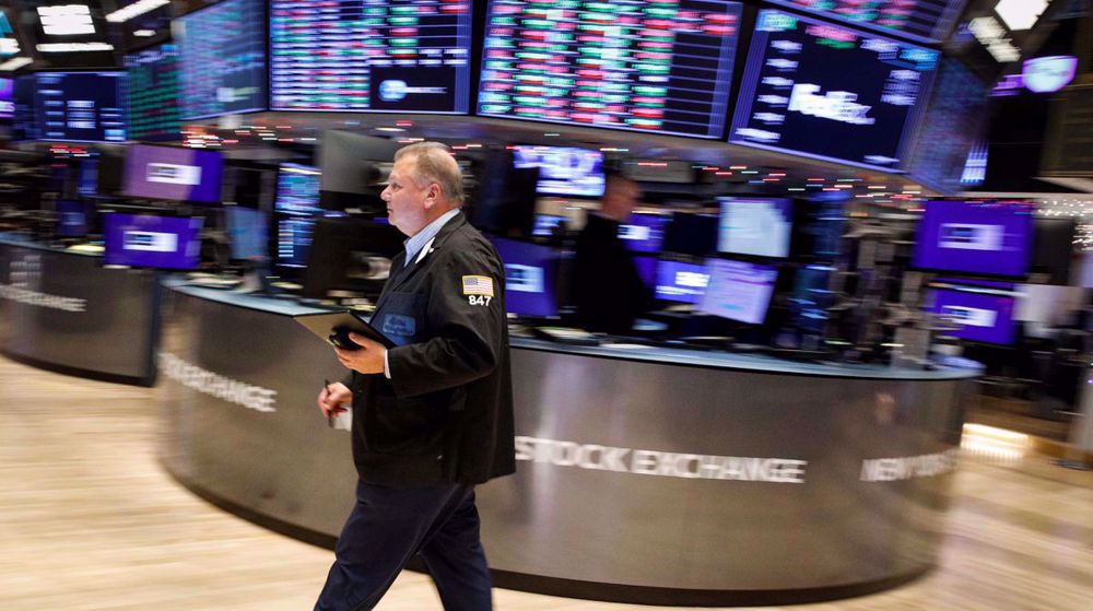 Wall Street falls on Omicron worries ahead of Fed meeting