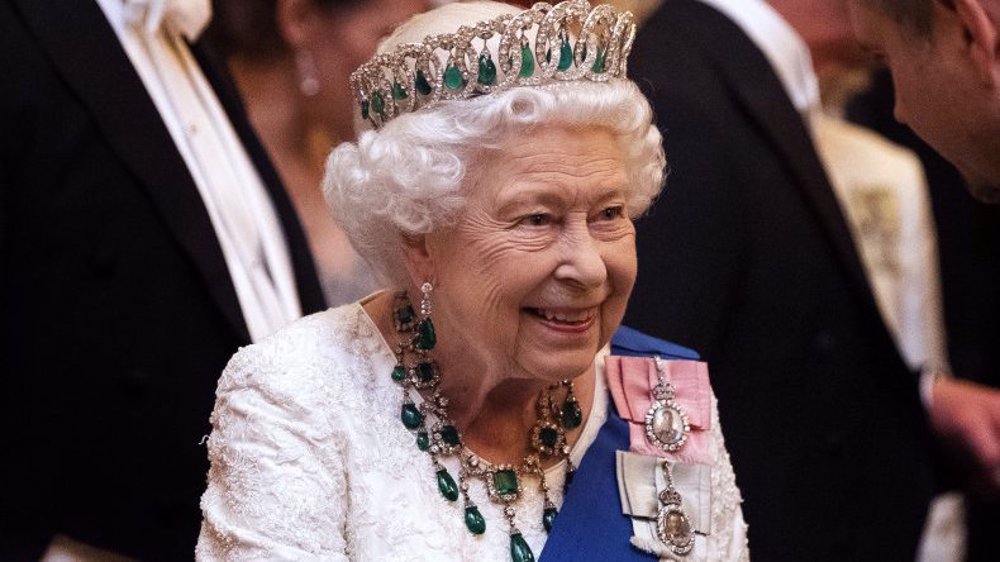 How did Queen Elizabeth hide her wealth?