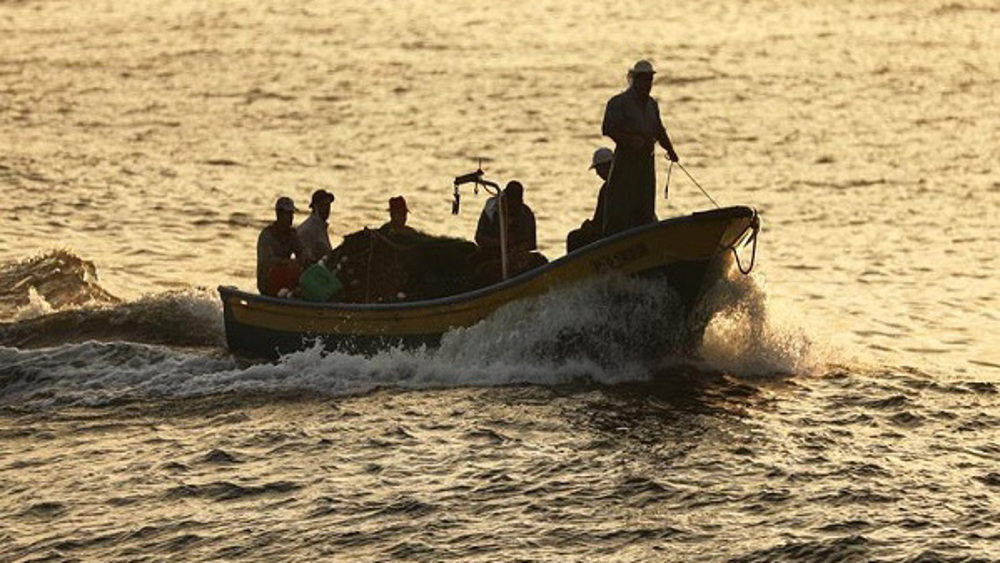 Israeli forces attack Palestinian fishermen, sinking one boat in Gaza 