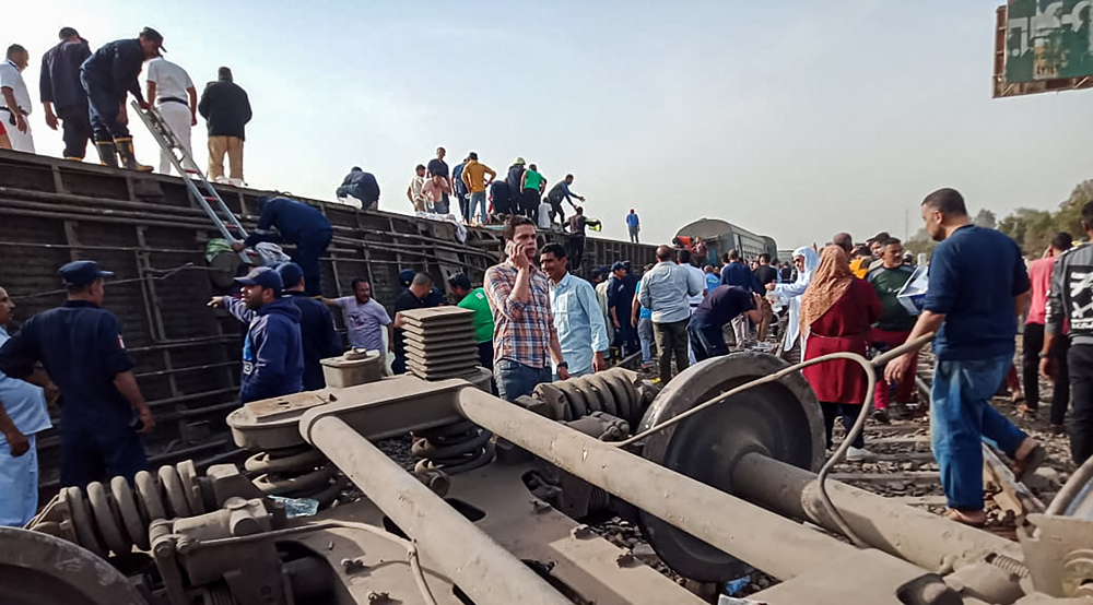 Over 100 people dead, injured after train derails in Egypt