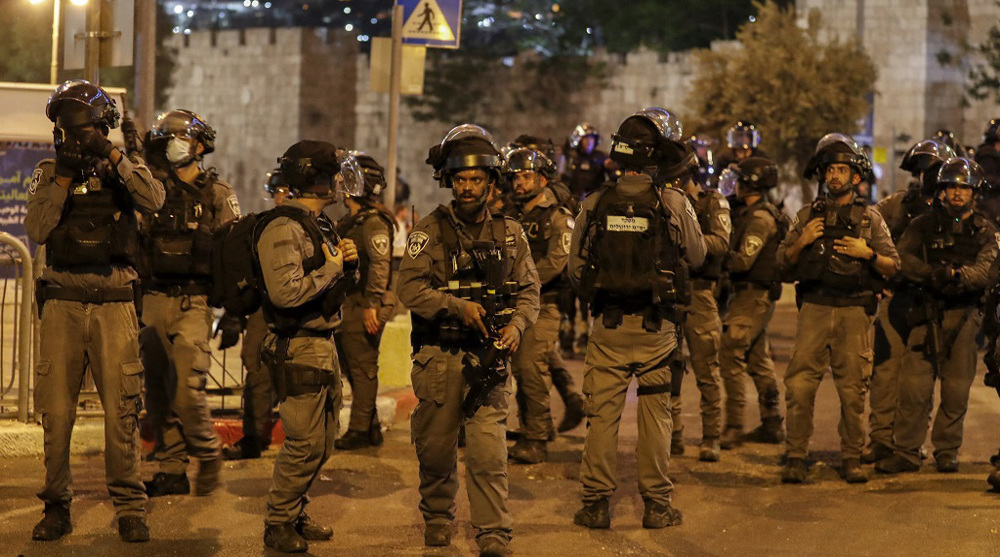 Israeli forces clash with Palestinian worshipers in al-Quds