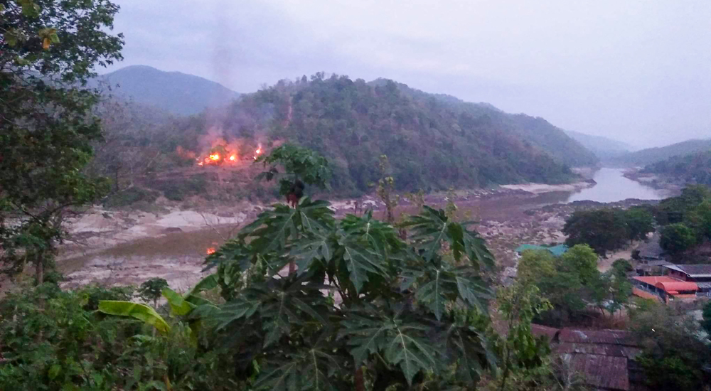 Ethnic rebels in Myanmar 'seize army base' near Thai border