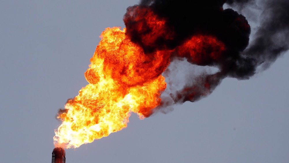 Fire erupts at Kuwait’s largest oil field, cause unknown