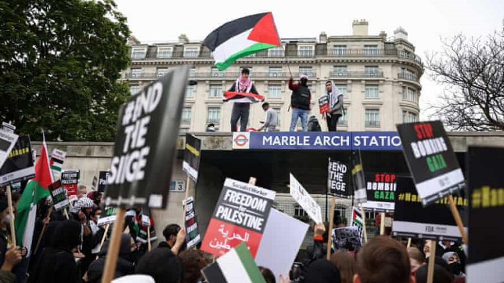 Tens of thousands march in London in support of Palestine