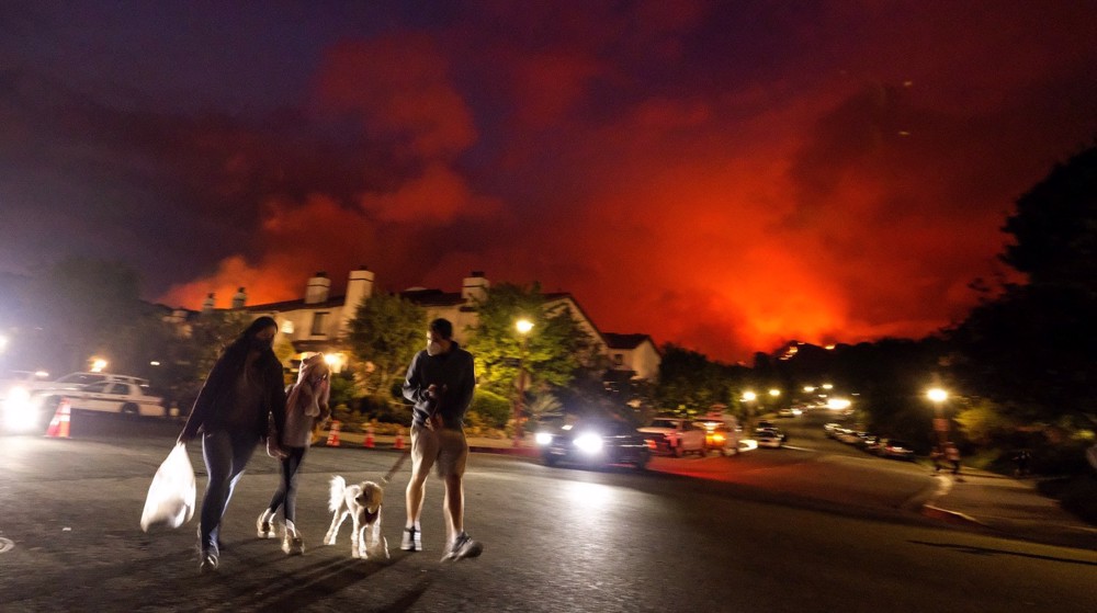 Raging brush fire in US state of California prompt officials to issue evacuation orders