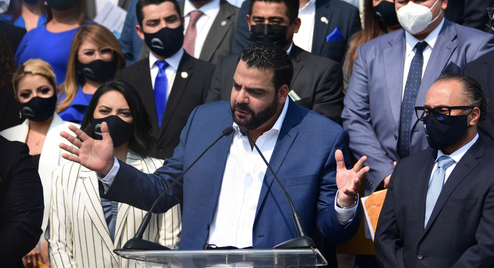 El Salvador tense as parliament votes to oust top prosecutor, judges