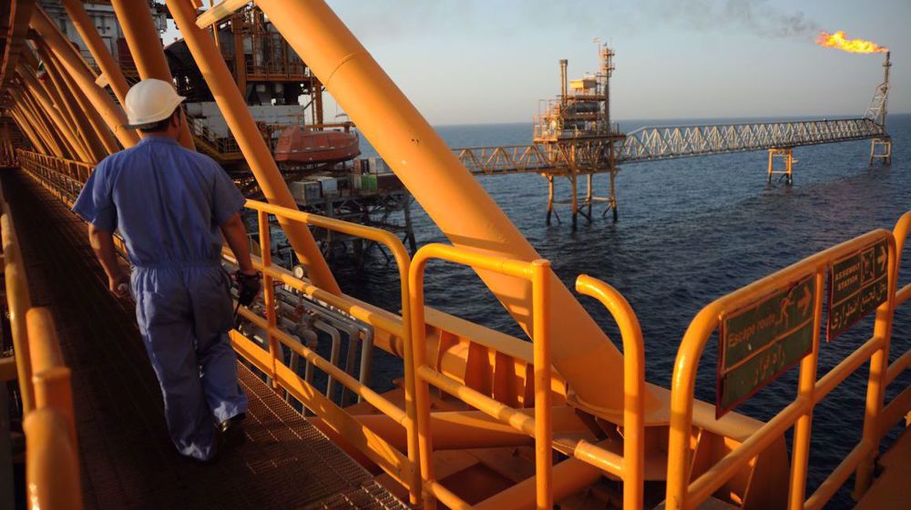 Iran turns a corner with production from giant oil layer 