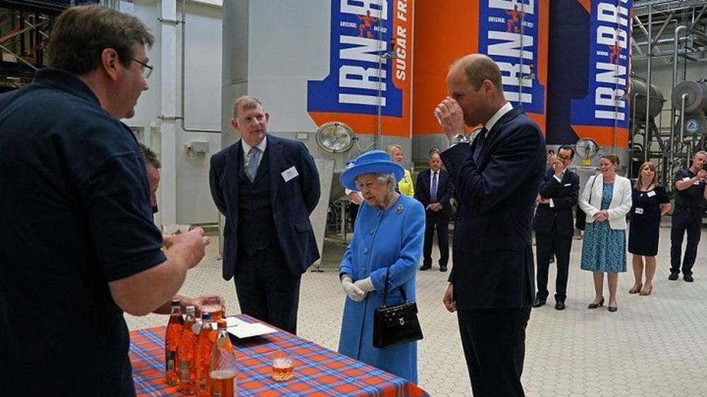 Queen visits Scotland amid intensifying referendum dispute
