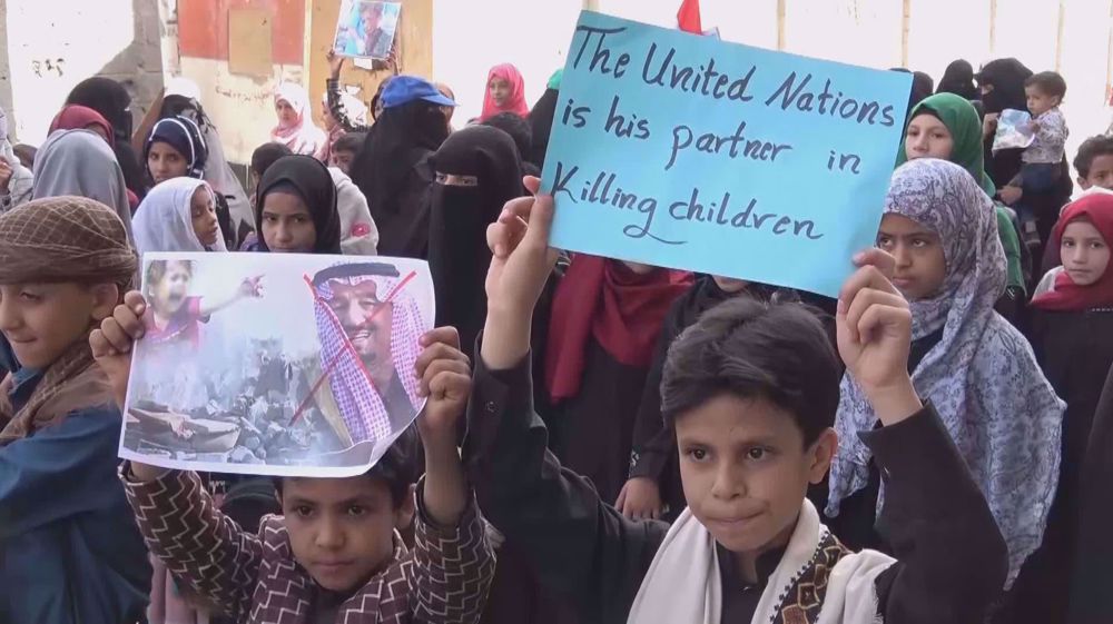Yemenis hold protest in front of UN office in Sana’a