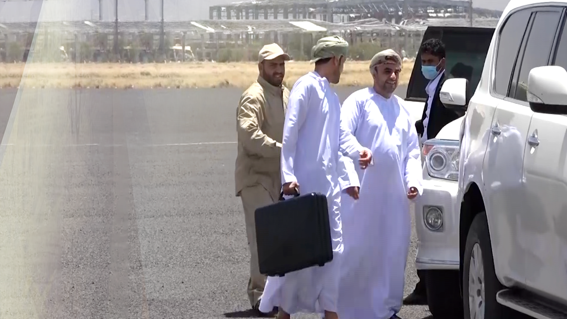 Delegation from Oman holds talks with Yemeni officials