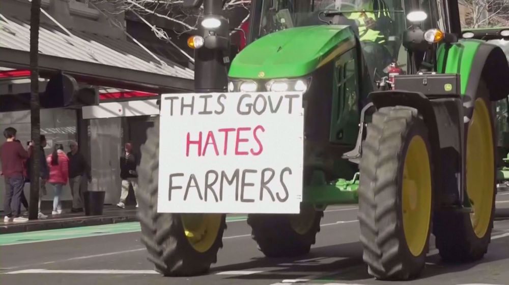 New Zealand farmers take to streets on tractors to protest regulations 