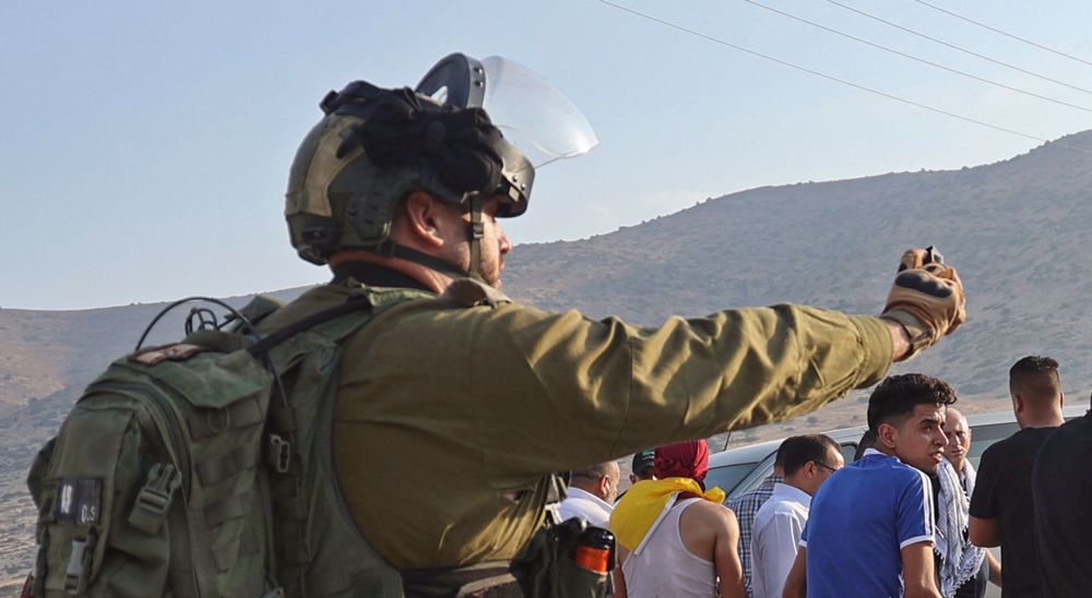 Israeli settlers storm, build new illegal outpost near al-Khalil, West Bank