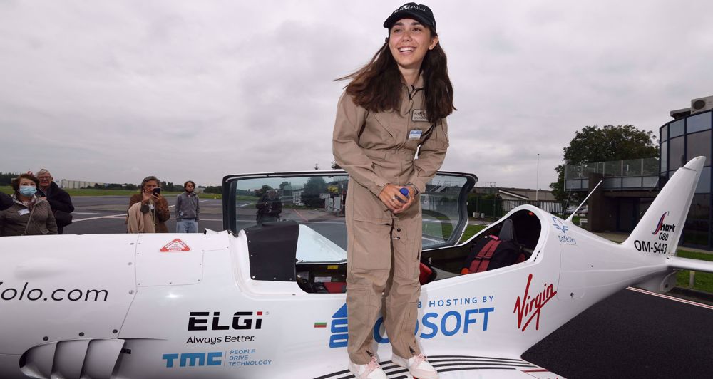 19-year-old woman takes off on round-the-world record bid