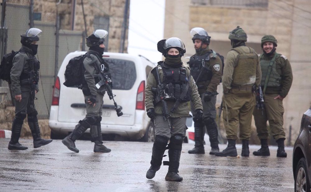 Israeli regime forces detain 18 Palestinians in overnight West Bank raids