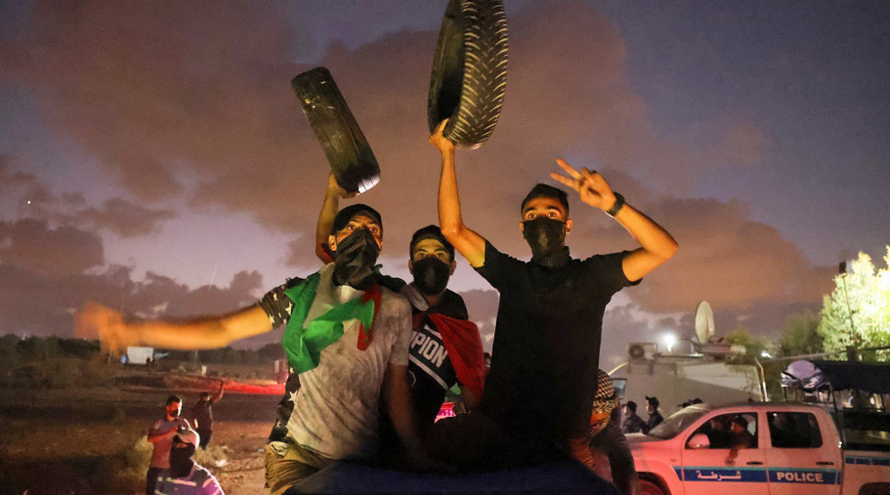 Israeli forces attack anti-blockade protesters at Gaza border fence