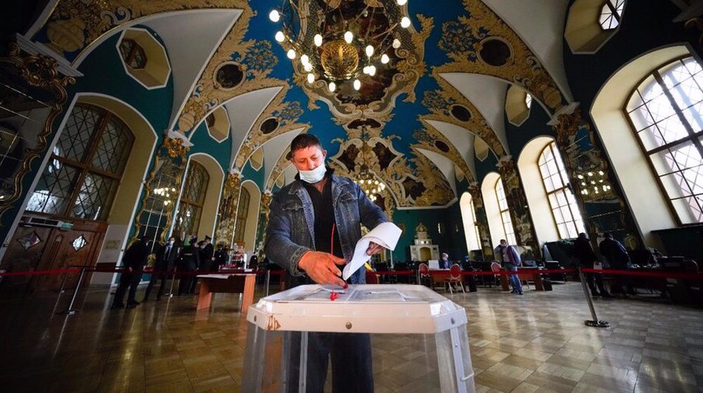 Kremlin hails 'open, honest' vote as United Russia wins majority in parliamentary polls