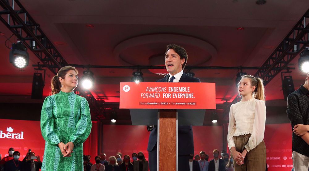 Canada elections: Trudeau stays in power, but falls short of majority