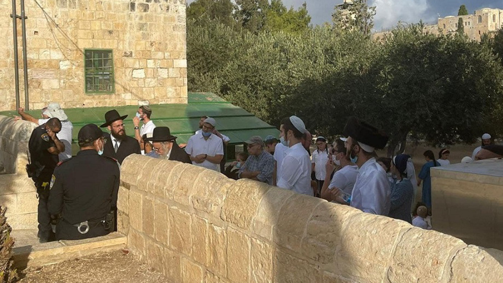Over 560 Israeli settlers storm Aqsa Mosque in latest provocation