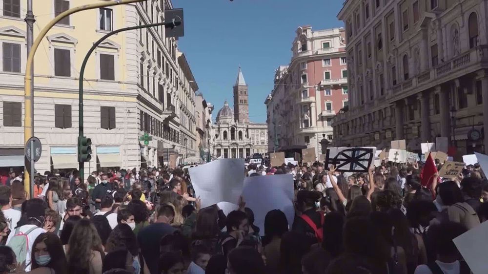 Global climate change strike held across Italy amid distrust of politics
