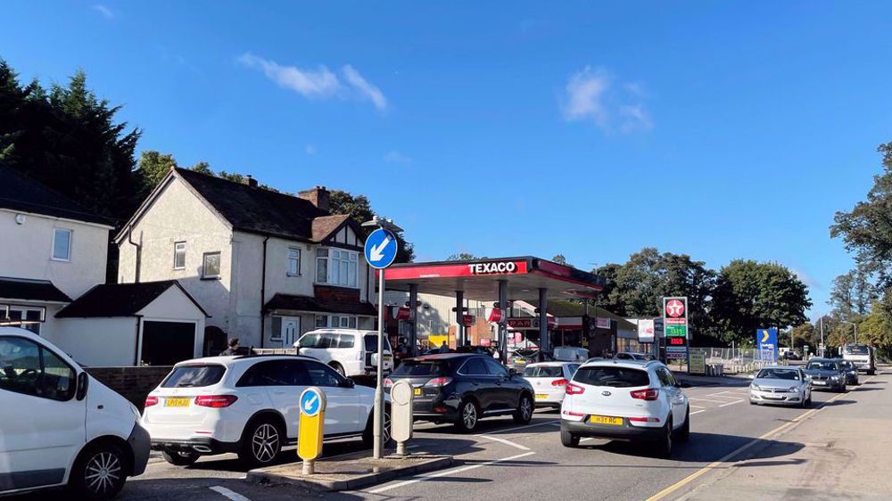 Lengthy queues outside gas stations in London amid UK fuel crisis 