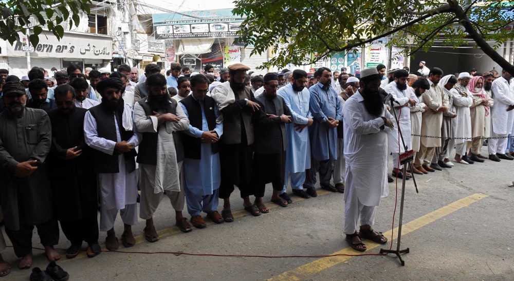 Thousands attend funeral of Kashmir pro-independence leader