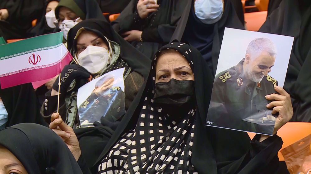 Thousands of Iranian women rally in memory of Gen. Soleimani