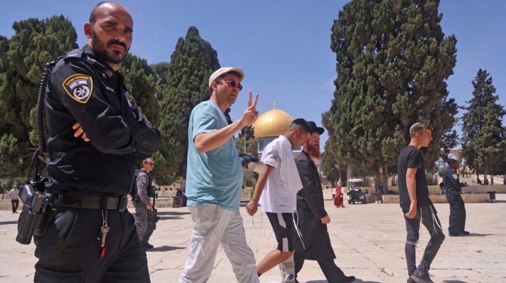 In new provocation, Israeli settlers storm al-Aqsa, perform rituals