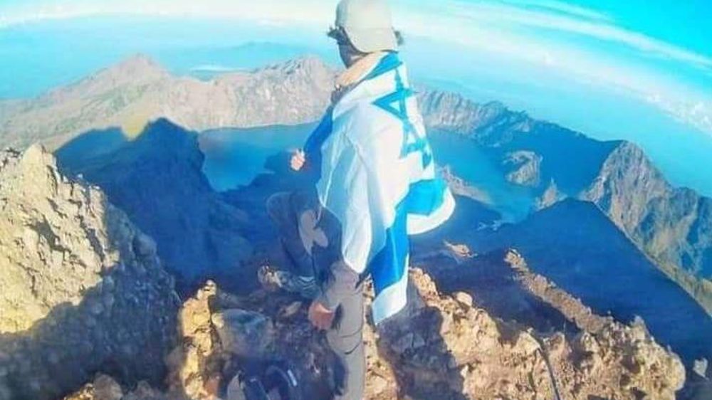 Yemenis rage over photos of UAE transferring Israeli 'tourists' to Socotra 