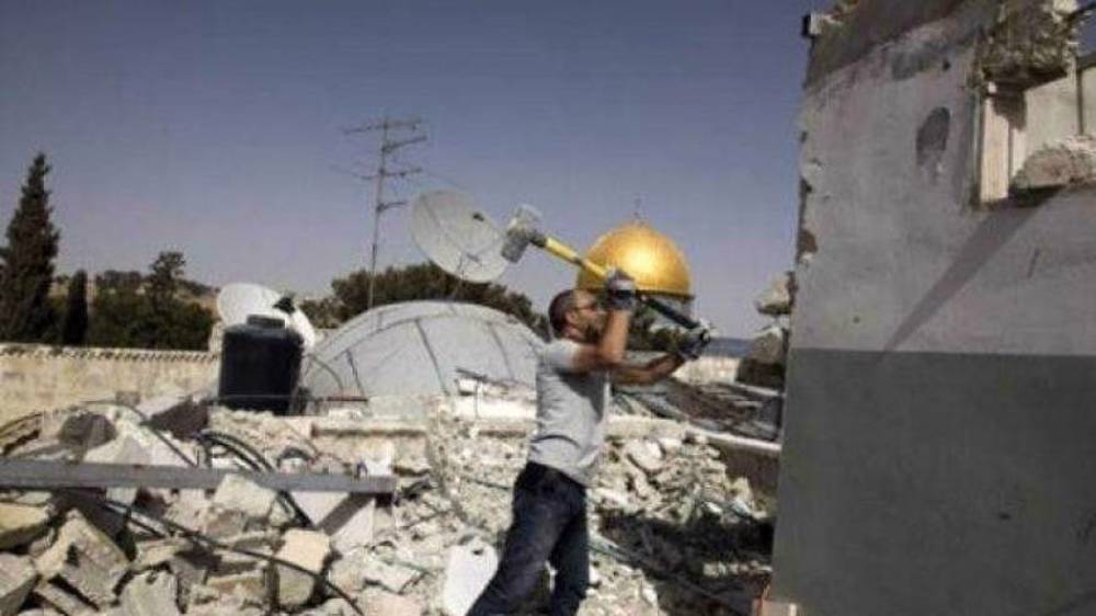 Israel forces Palestinian to demolish own store as illegal settlements keep growing