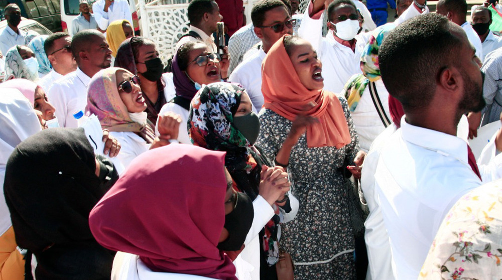 Sudanese doctors rally to protest crackdown on medical personnel 