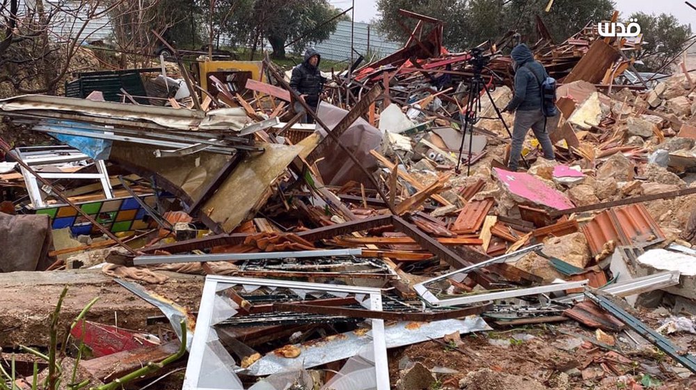 Israeli forces tear down Palestinian home, displace 18 residents in Sheikh Jarrah
