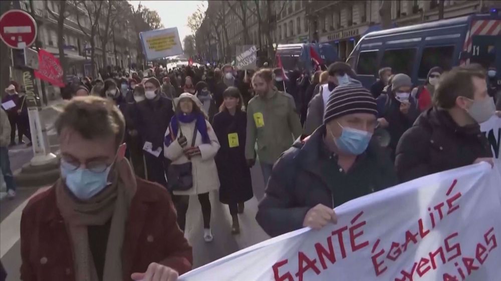 French teachers march for second time against handling of COVID-19 crisis
