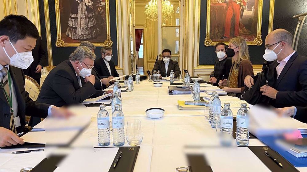 Iran, P4+1 continue sanctions removal talks in Vienna as Tehran rejects interim deal