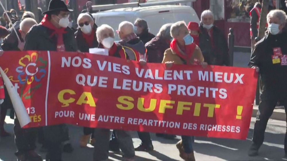 Strikers rally in Marseille over salary demands, cost of living